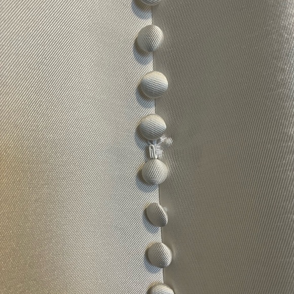 Monique Lhuillier Bliss wedding dress size 8 - Picture 5 of 10